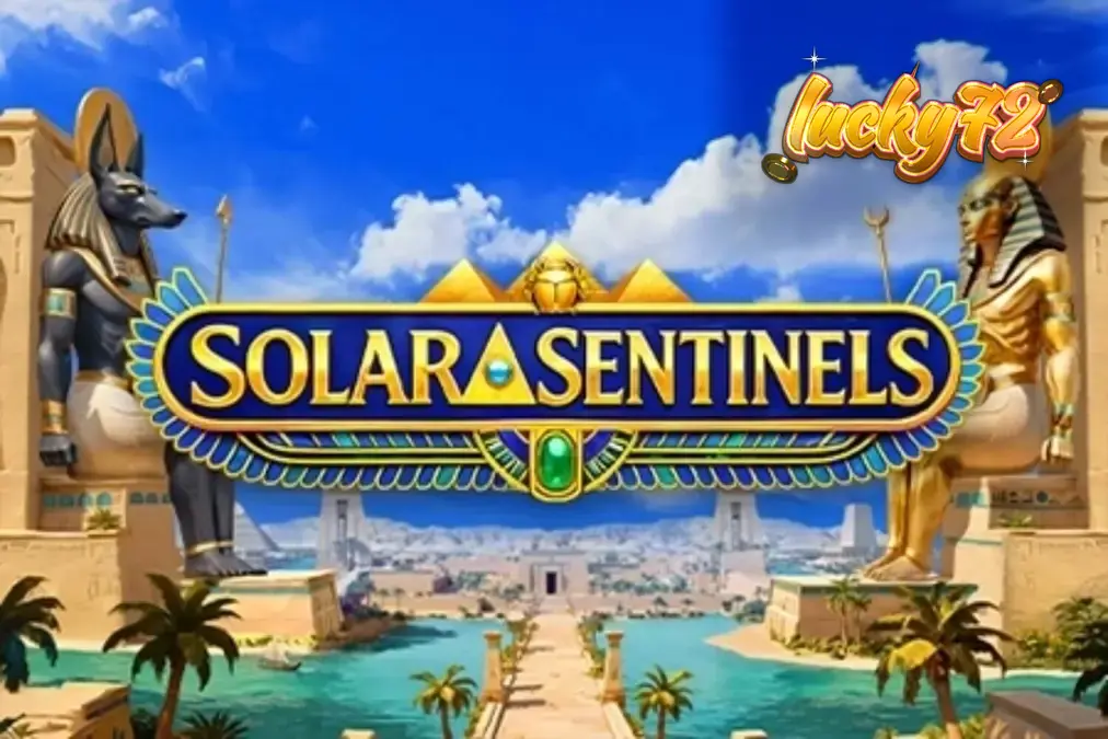 Pemandangan sinematik dari slot Solar Sentinels dengan latar belakang monumen Mesir Kuno.